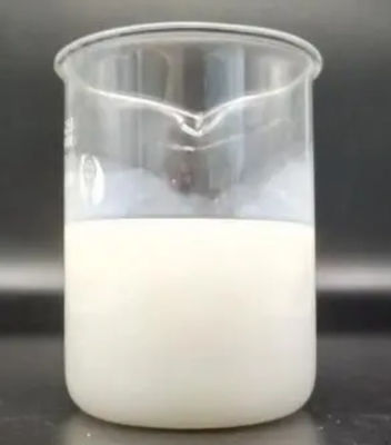 Flocculant بولي أكريلاميد واضح سائل Flocculant كيماويات معالجة المياه المهنية